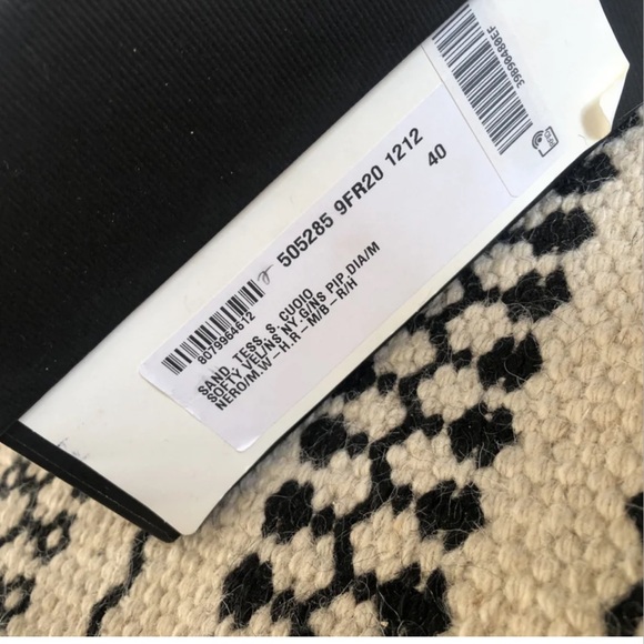 EUC GUCCI VELVET EMBROIDERED SLIDES🎉 - Picture 6 of 6